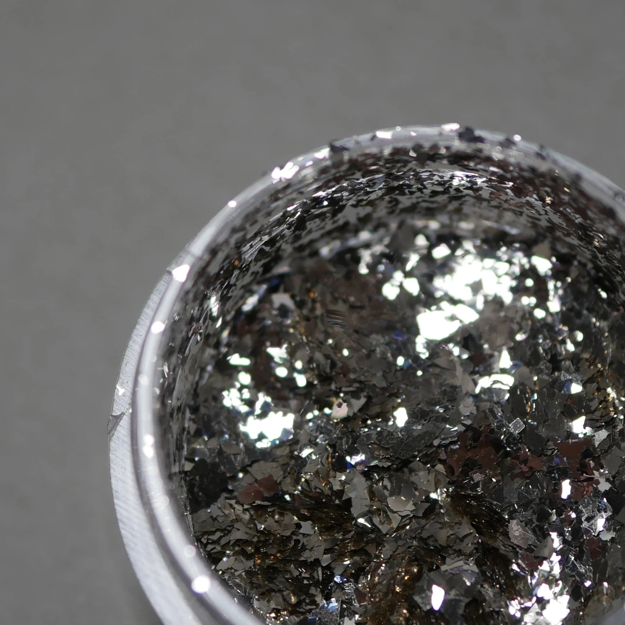 Ungu - Grease Silver Flakes (2 sizes)